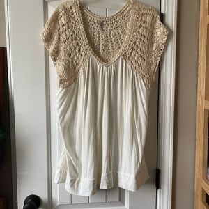 Old Navy top with crocheted sleeves and bodice back size XXL
